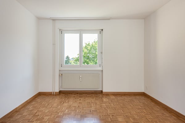 Grosszügige 4.5-Zimmerwohnung mit Balkon in Langwiesen 6