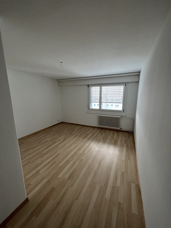 Wohnen mit Weitblick: 4.5-Zimmer-Wohnung in Adlikon mit grosszügiger Terrasse 4