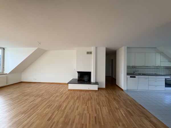 Helle 5.5-Zimmerwohnung im DG mit grosszügigem Grundriss in Hausen am Albis