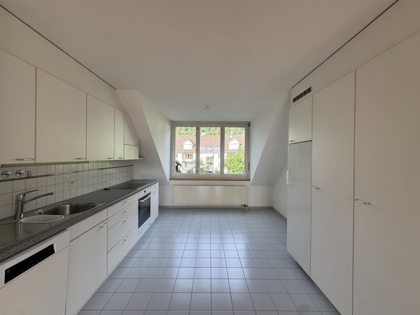 Helle 5.5-Zimmerwohnung im DG mit grosszügigem Grundriss in Hausen am Albis 2