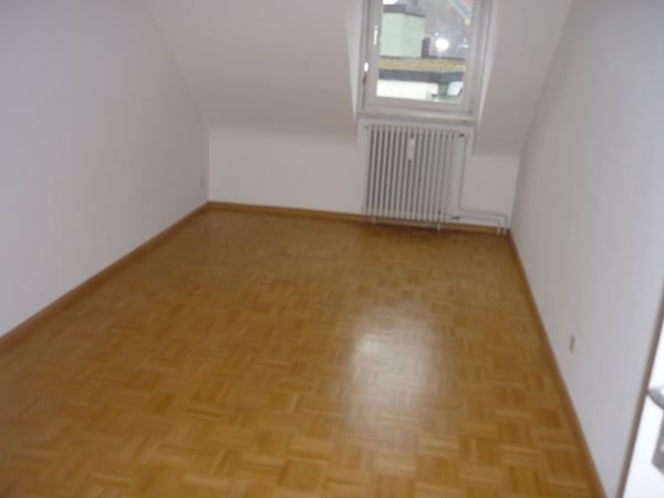Gemütliche, grosse Altbau-Dachwohnung (15m²) im St. Johann-Quartier 5