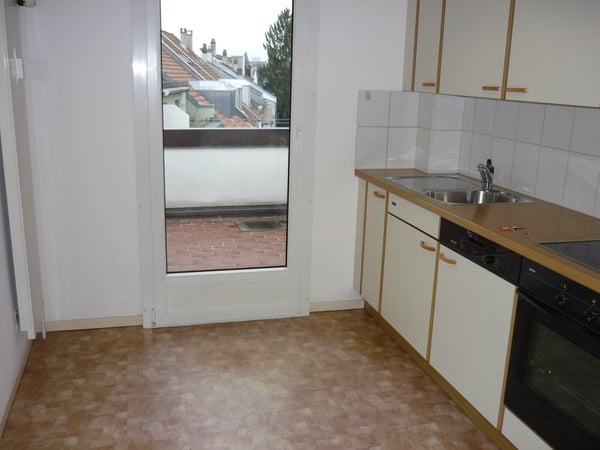 Gemütliche, grosse Altbau-Dachwohnung (15m²) im St. Johann-Quartier 2