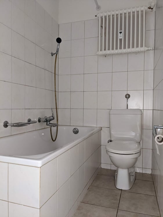 Einfache 1-ZWG (ohne Balkon) nähe Aeschenplatz + Diplom Mittelschule 6