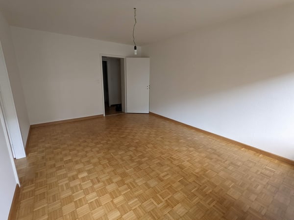 Einfache 1-ZWG (ohne Balkon) nähe Aeschenplatz + Diplom Mittelschule 5