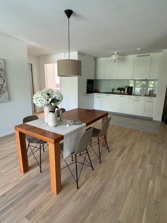 Top moderne 3,5-Zimmer-Whg (1.OG) mit Loggia, Lift + eigenem Waschturm 6