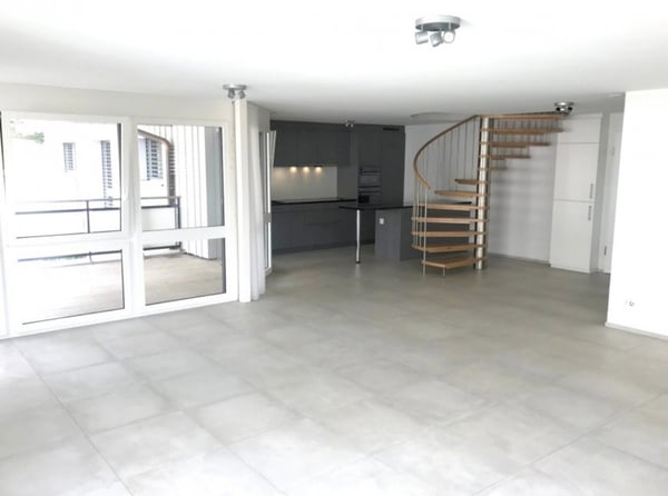 Grosse 3,5-Zi'-Mais.-Whg mit Terrasse, Lift + eigenem Waschturm in historischem Altbau 2