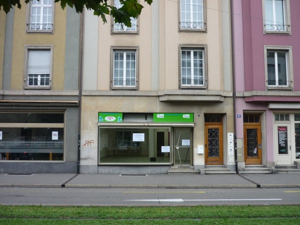 Ladenlokal / Büro mit Schaufenster + Balkon an guter Verkehrslage im Gundeli 1