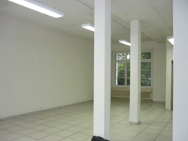Ladenlokal / Büro mit Schaufenster + Balkon an guter Verkehrslage im Gundeli 5