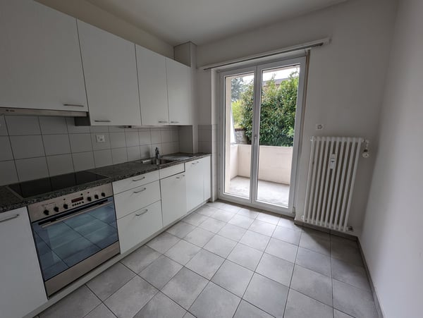 2-Zimmer Dach-Whg an ruhiger Wohnlage im Grünen in Riehen 2