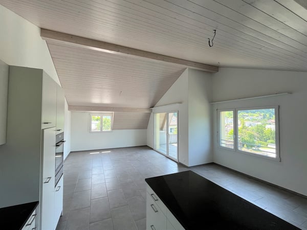 Grosszügige 3,5-Zimmer-Dachwohnung mit Balkon an erhöhter Lage 2