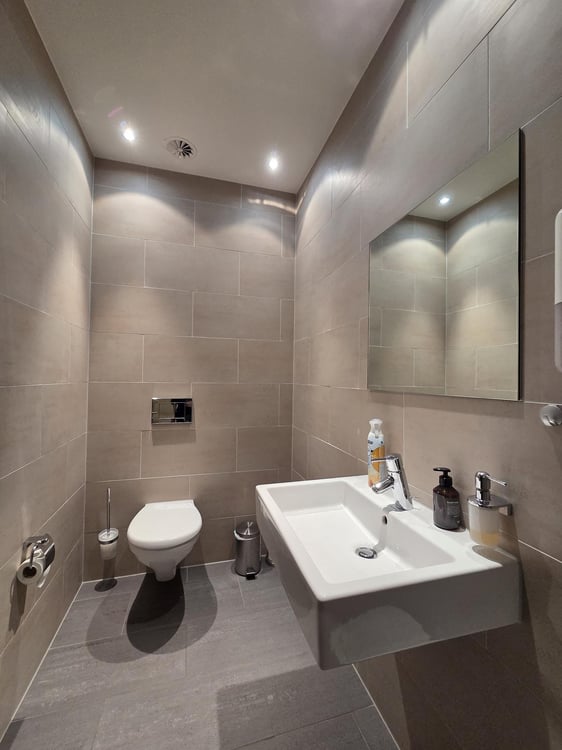 Doppel-Büro im steuergünstigen Schindellegi 9