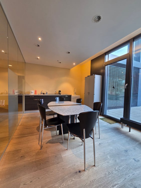 Doppel-Büro im steuergünstigen Schindellegi 6