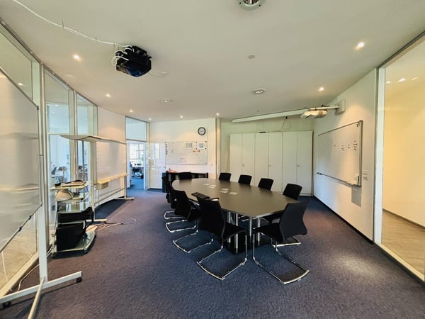 Grosszügige 1-Zimmer-Büroräume im steuergünstigen Schindellegi 5