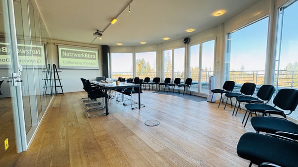 Einzelbüros in Bürogemeinschaft im steuergünstigen Schindellegi 2
