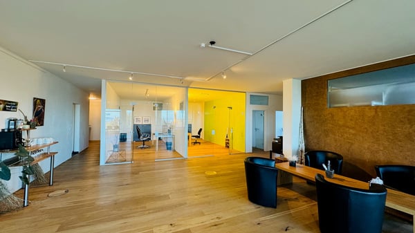 Einzelbüros in Bürogemeinschaft im steuergünstigen Schindellegi 1