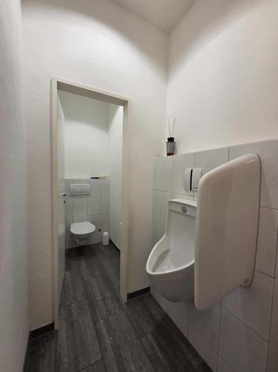 Grosszügige 6-Zimmer-Büroräume im steuergünstigen Schindellegi 10