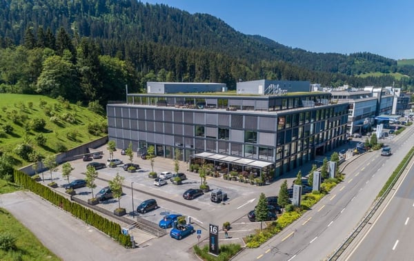Toll ausgebautes Büro im steuergünstigen Schindellegi 10