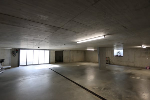 Grosszügiger Einstellhallenplatz in moderner Einstellhalle 4