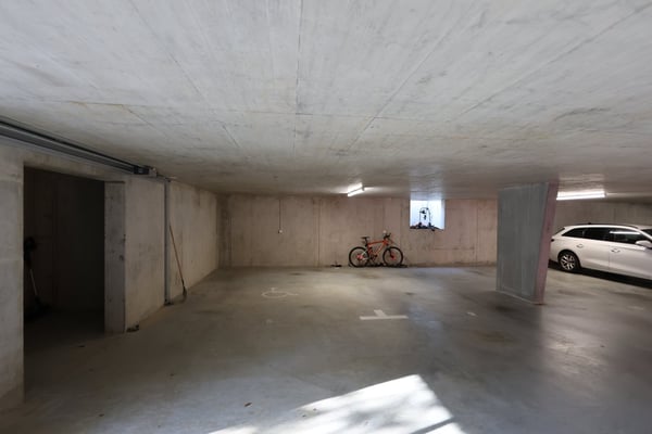 Grosszügiger Einstellhallenplatz in moderner Einstellhalle 3