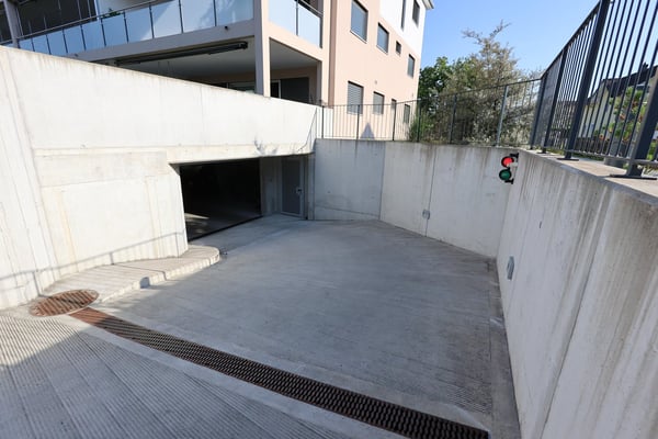 Grosszügiger Einstellhallenplatz in moderner Einstellhalle 2