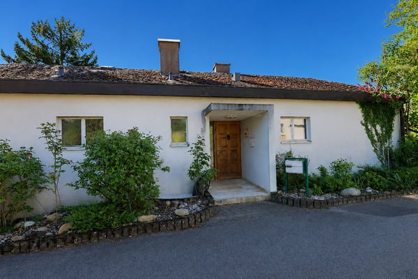 Charmantes Einfamilienhaus mit Pool und grossem Garten in Kyburg-Buchegg 7