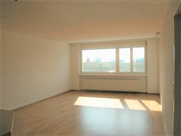 1.5-Zimmerwohnung im 3. OG mit Aussicht ins Grüne nahe Aarau 3