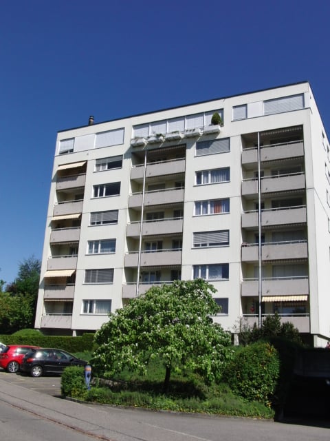 1.5-Zimmerwohnung im 3. OG mit Aussicht ins Grüne nahe Aarau 1