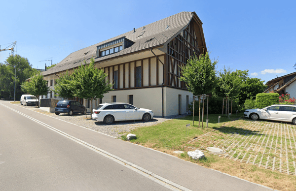 Grosszügige 5.5-Zimmer Maisonettewohnung mit viel Holz und Charme 1