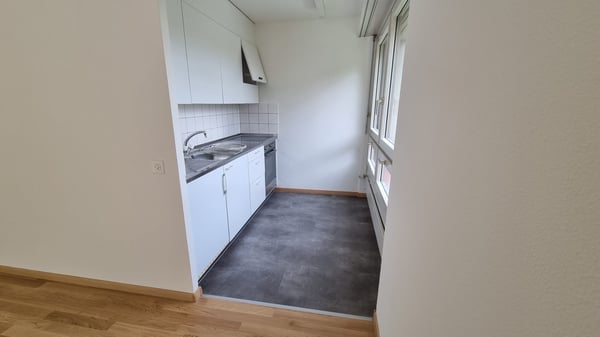 Schöne lichtdurchflutete 2-Zimmerwohnung im 2. Obergeschoss 2
