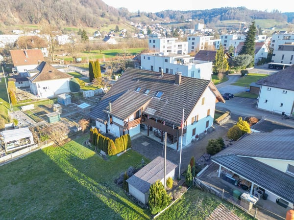 Attraktives Zweifamilienhaus mit Entwicklungspotential im Herzen von Gränichen 2
