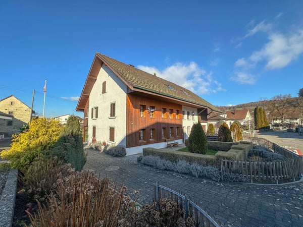 Attraktives Zweifamilienhaus mit Entwicklungspotential im Herzen von Gränichen 3