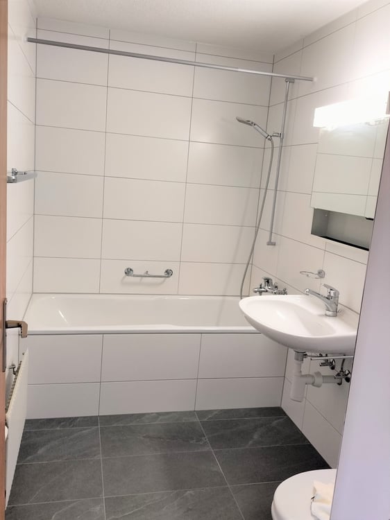 Wunderschöne 3.5-Zimmerwohnung im 6. OG mit top Aussicht 3