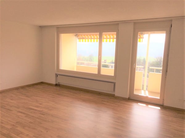 Wunderschöne 3.5-Zimmerwohnung im 6. OG mit top Aussicht 4
