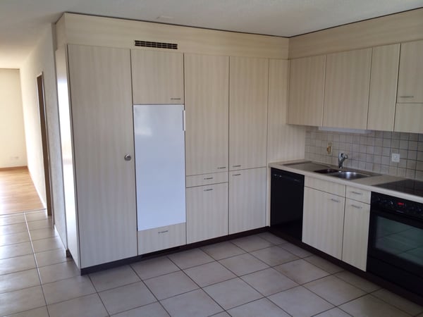 Wunderschöne 3.5-Zimmerwohnung im 6. OG mit top Aussicht 2