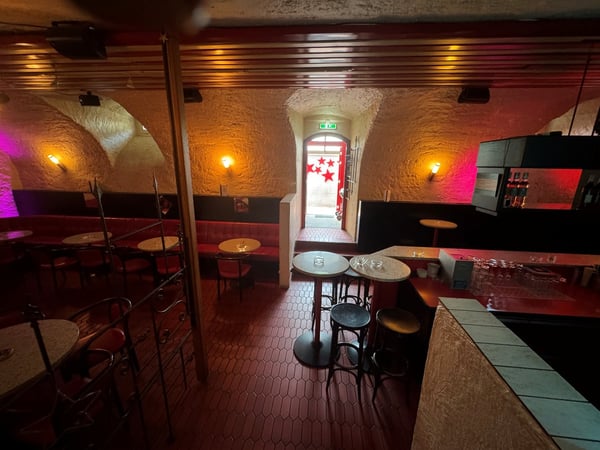 besondere und charaktervolle Sternen-Bar 5