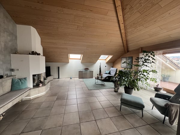 Tolle 6.5-Zimmerwohnung mit gemütlichem Wintergarten und Cheminée