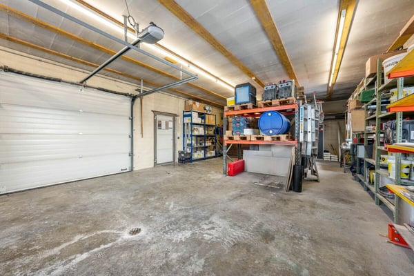 Zuhause und Gewerbe in einem 9