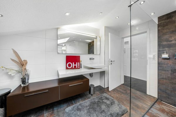 Zuhause und Gewerbe in einem 7