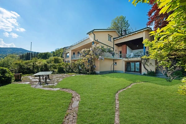 Einfamilienhaus mit Einliegerwohnung am Rebberg 12