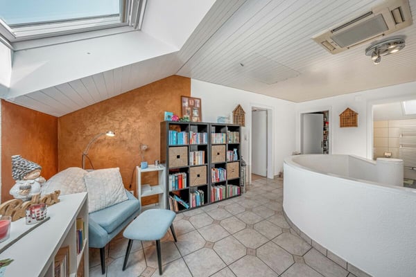 Wohn- und Geschäftshaus 11