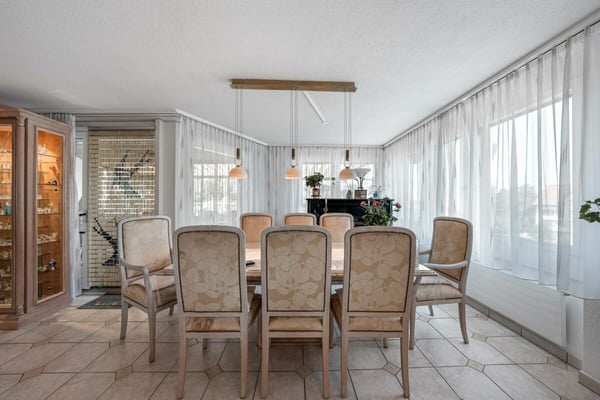 Wohn- und Geschäftshaus 7