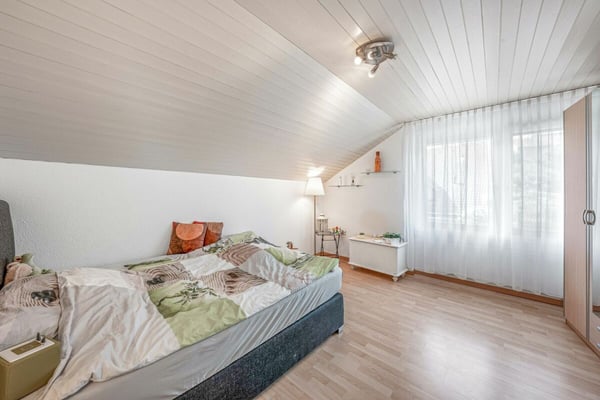 Wohn- und Geschäftshaus 10