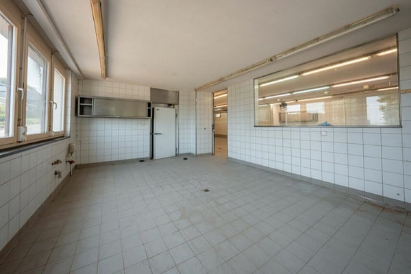 Wohn- und Geschäftshaus 12