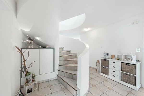 Wohn- und Geschäftshaus 8