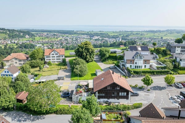 Wohn- und Geschäftshaus 4