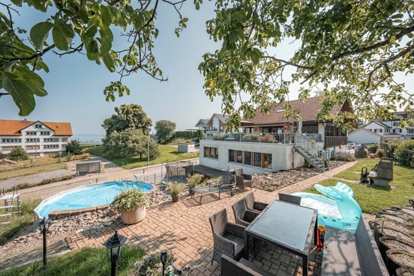 Wohn- und Geschäftshaus 16