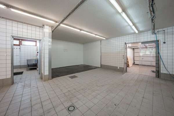 Wohn- und Geschäftshaus 13