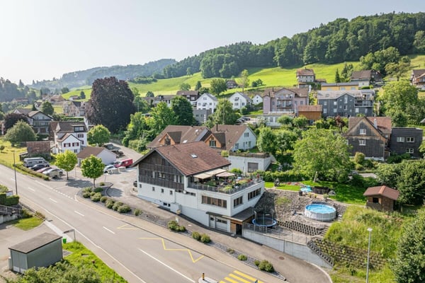 Wohn- und Geschäftshaus 3