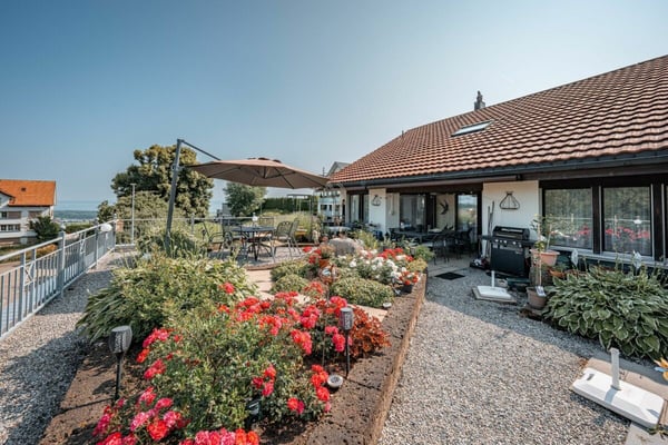 Wohn- und Geschäftshaus 15