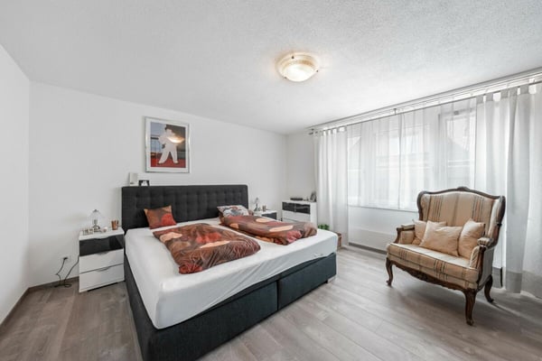 Wohn- und Geschäftshaus 9